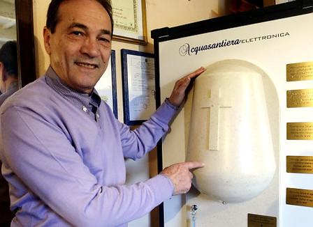 Pas de succès à Paris pour les distributeurs électroniques d'eau bénite 