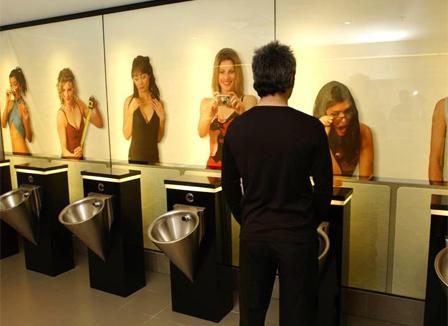 « Excusez-moi, je viens visiter vos toilettes »