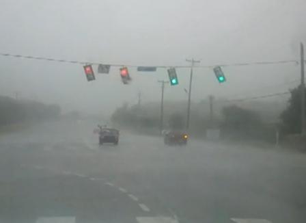 Sarkozy monte au front, Carla out... le morning refresher