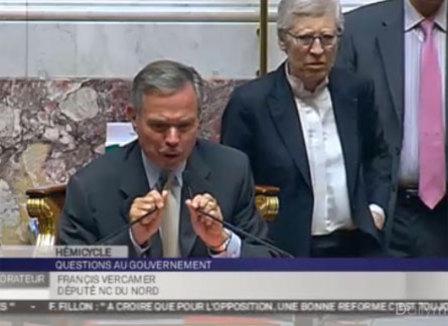 Vidéo: le fight Jean-François Copé vs. les élus communistes à l'Assemblée