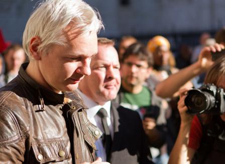 Assange déclare la guerre à « l'industrie internationale de surveillance de masse »