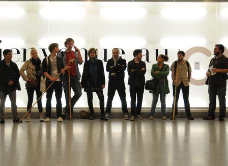 Un commando d'écolos s'attaque aux néons de la Défense