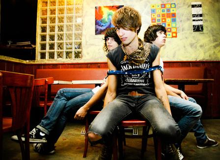 8 questions à Dissonant Nation