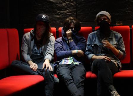 Is Tropical: « On se considère comme beaucoup moins provocants que les Simpson »