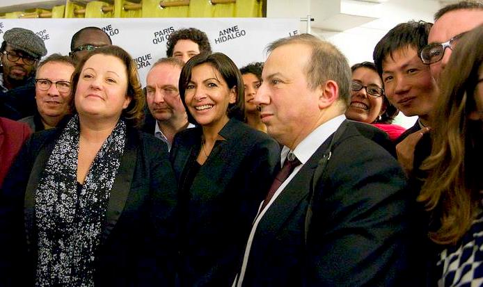 Martin Shi (dr.), Anne Hidalgo et Frédérique Calandra (g.) en campagne