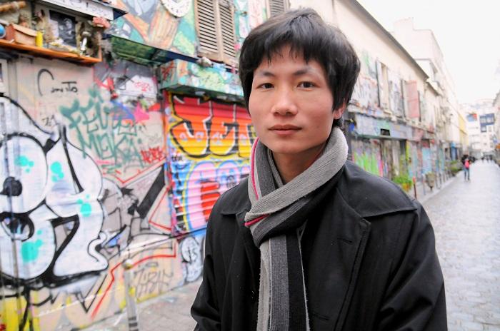 Martin Shi dans les rues de Belleville