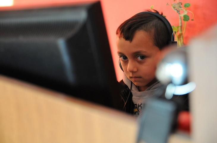 L’unique « client » du cyber-café est… le fils de Xaca