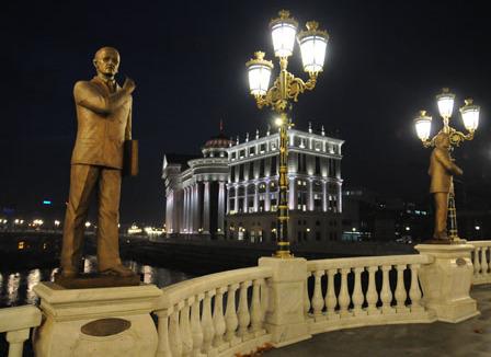 Statues géantes et architecture kitsch : Bienvenue à Skopje