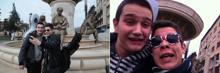 Téo et Téo aiment les statue