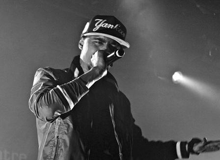 Weld el 15, rappeur multi condamné et « porte-parole » de la jeunesse tunisienne