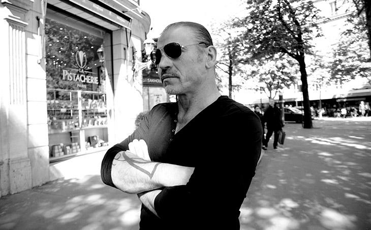 « Les hôtels grandioses. Les journalistes qui te suivent dans la rue… »