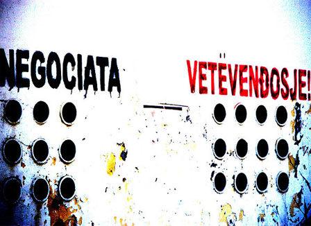 Ian Bancroft : « Même s'ils boycottaient le scrutin, les Serbes du Kosovo auraient quand même des élus au Parlement »