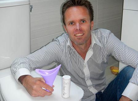 Pour quelques dollars de plus : être une femme et pisser debout