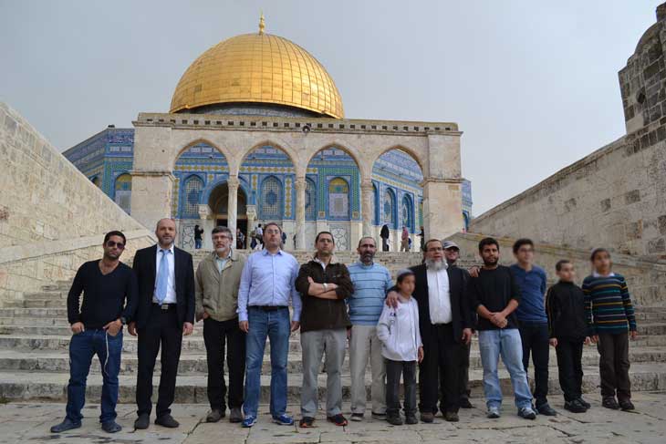 Photo souvenir devant le Dôme du Roche