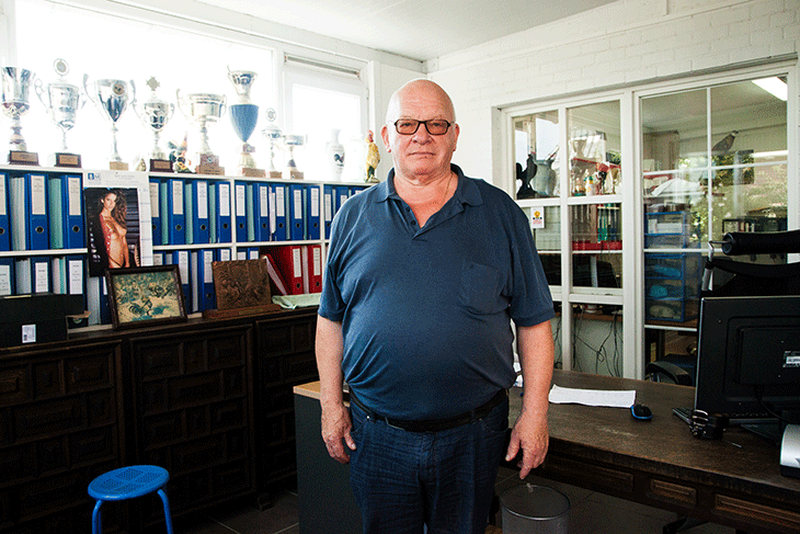 Hubert Stual, Flamand de 72 ans, "coqueleux" et fan de nu à l'ancienn