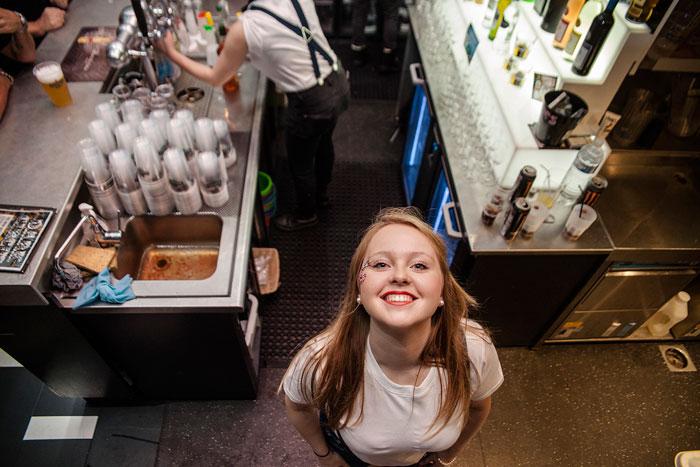 Des serveuses professionnelles ... et toujours avec le sourir