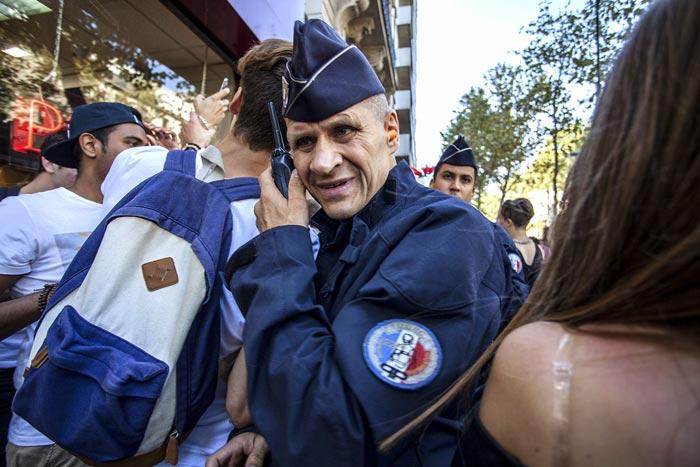 « Bravo-Charlie à Alpha-Tango : demande de renforts, il y a pleins de jeunes ! 