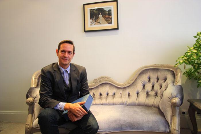 Eric Roux dans son fauteui