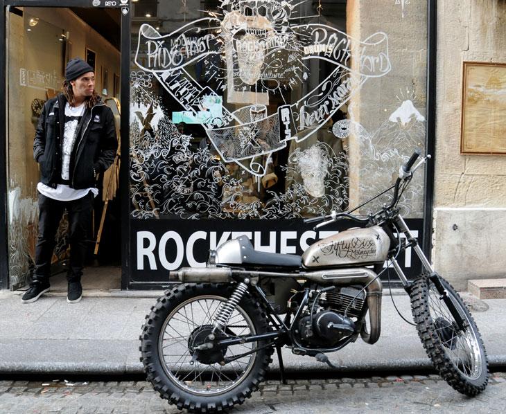 Sully Sefil devant sa boutique Rock the Stree