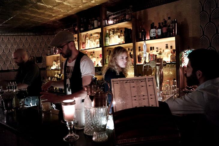 Le bar « clandestin », côté face du 5, rue Sedain