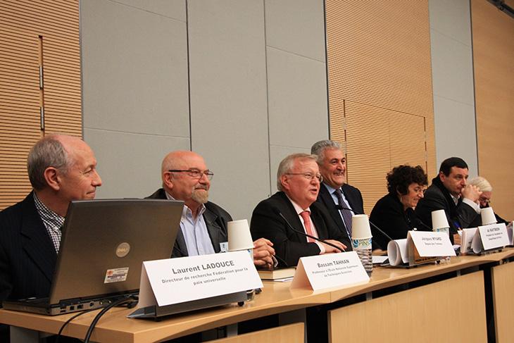 De gauche à droite : Laurent Ladouce, Bassam Tahhan, Jacques Myard, Ali Rastbeen, Christine Bierre, Bernard Witch et Jean-Paul Gourévitc