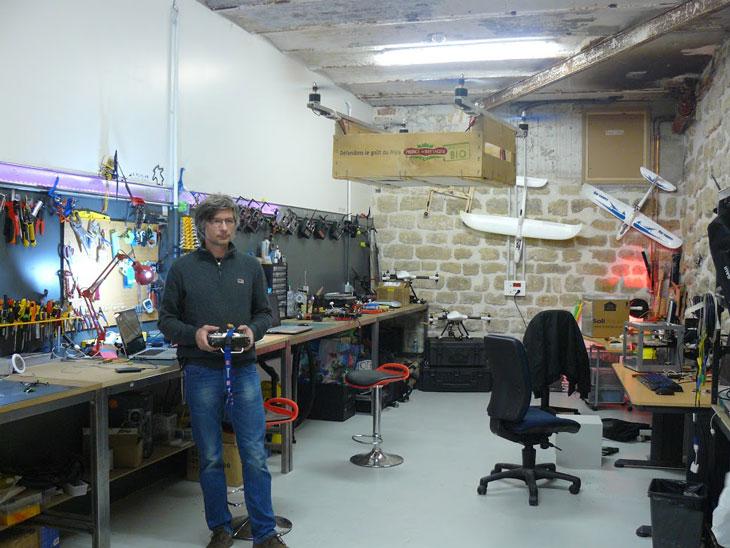 « Ce qui est marrant avec les drones, c'est qu'on peut faire voler à peu près n'importe quoi. 