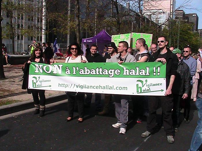 Ecologie : Les islamophobes récupèrent la mobilisation contre la ferme des 1.000 veaux