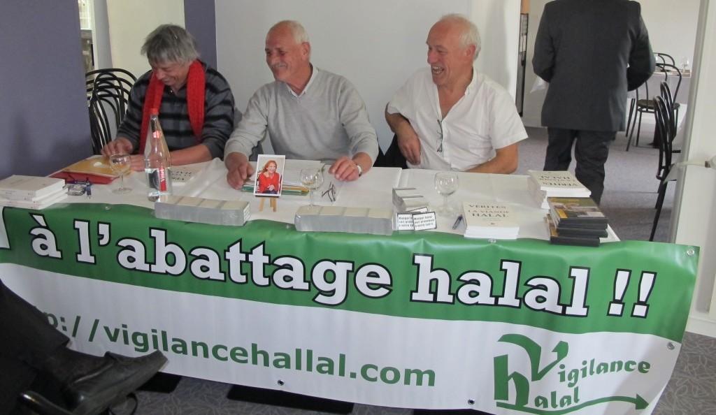 Pierre Cassen, co-fondateur de Riposte Laïque (à gauche) se fend la poire avec Alain de Peretti (à droite)