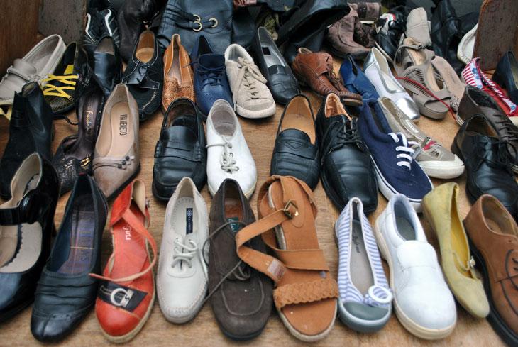 Ici on trouve de tout : des décorations de Noël, de la lessive et même des Kinder Bueno