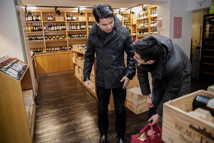 « La marque Lafite est un symbole du haut statut social. Ça coûte très cher, mais en Chine on s’en fiche un peu de l’argent. 