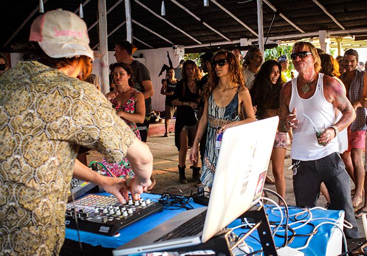 L'ex-guitariste du groupe de néo-métal Watcha est aux platines