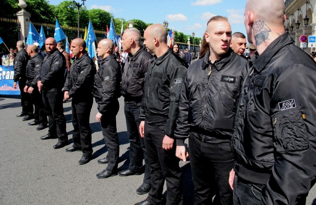 Tentative de meurtre et fusil à pompe : 16 skinheads picards interpellés