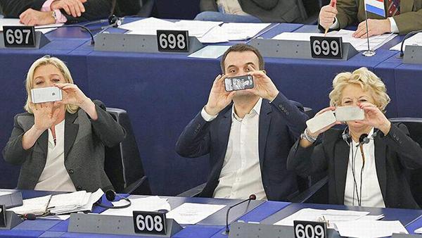 Coach en séduction ou spécialiste des Ovnis, les drôles de CV des candidats FN