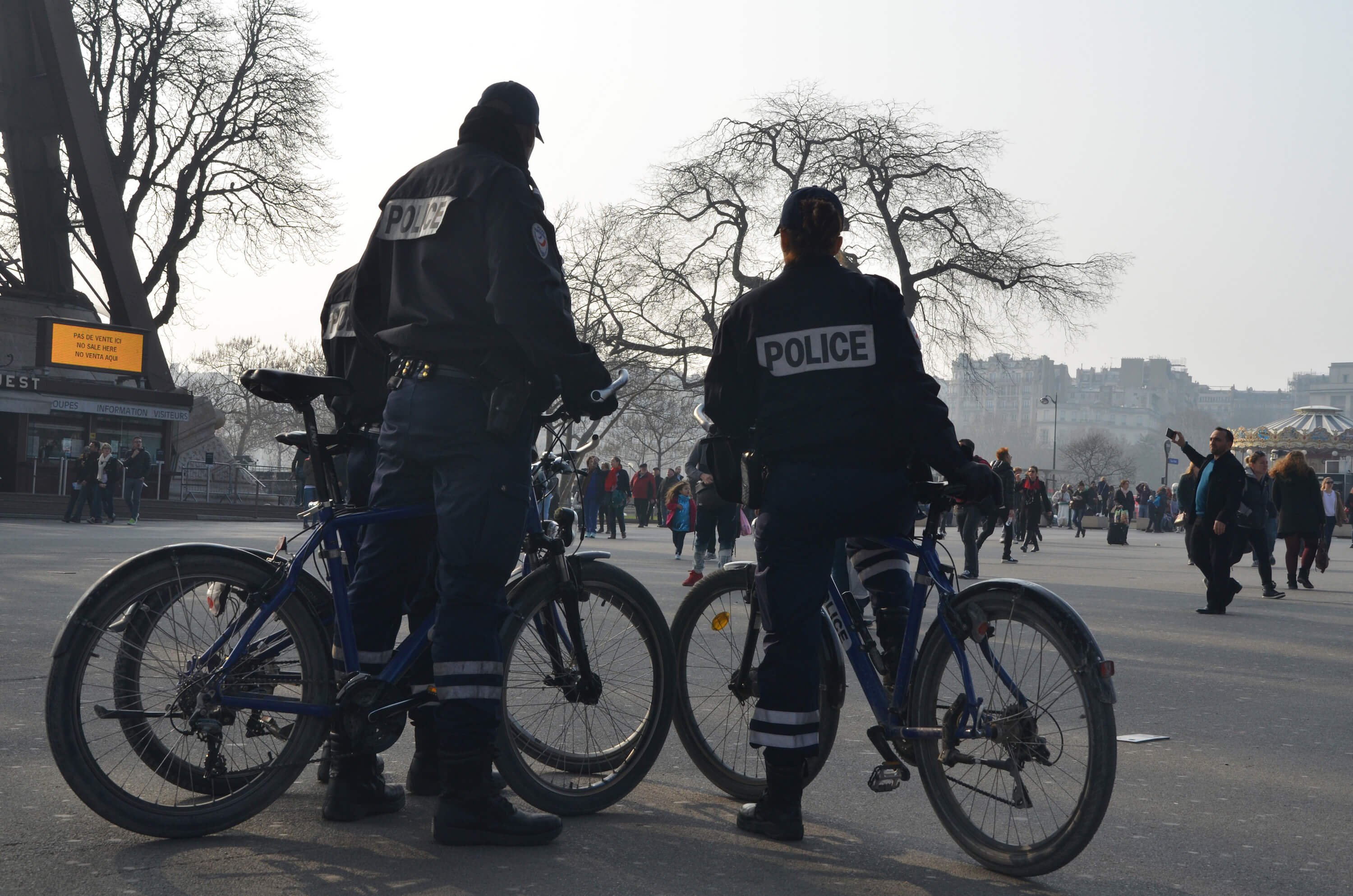 Entre les flics et la boîte en charge de la sécurité de la tour Eiffel, le torchon brûle
