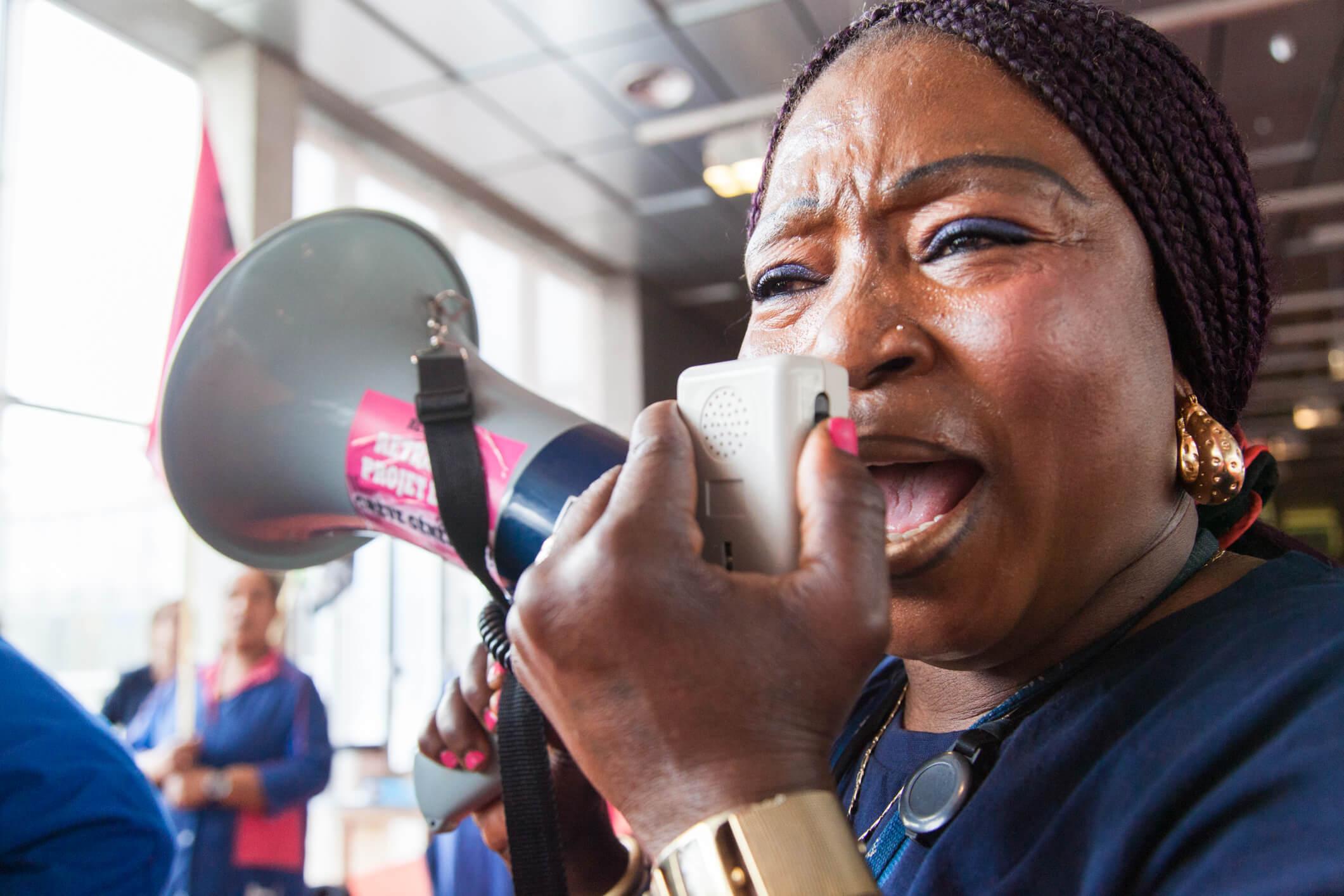 Thérèse a la rage, dans le hall de BN