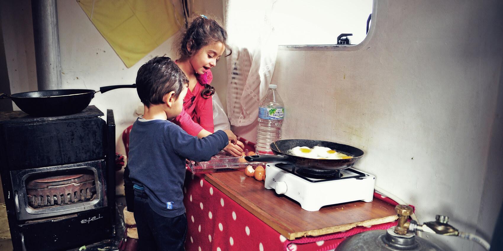 Comment bien manger dans un camp de Roms