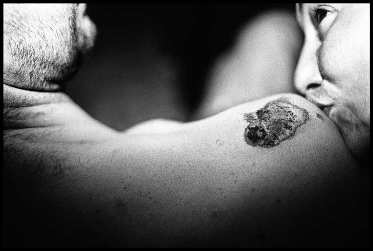 Moment de tendresse entre Stéphane et Mari