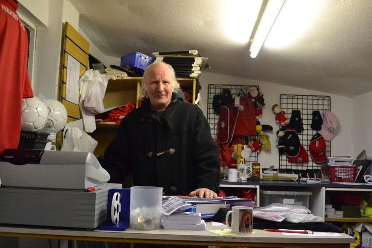 Fergus Gillies, responsable du club shop de Brechin City en Ecoss