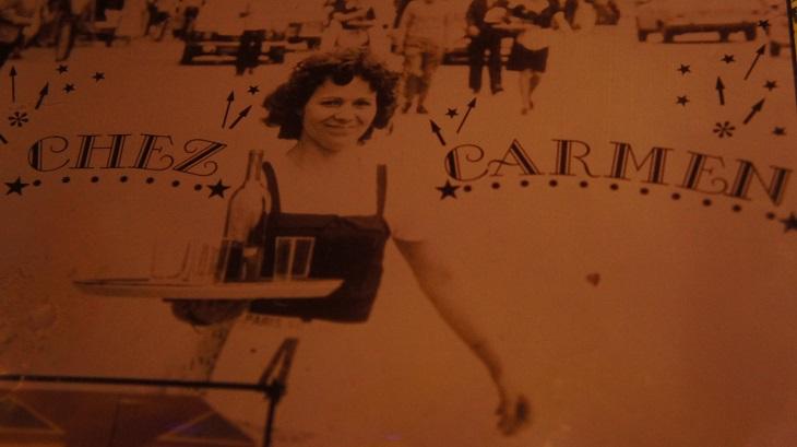 Carmen tient le bar depuis 1982