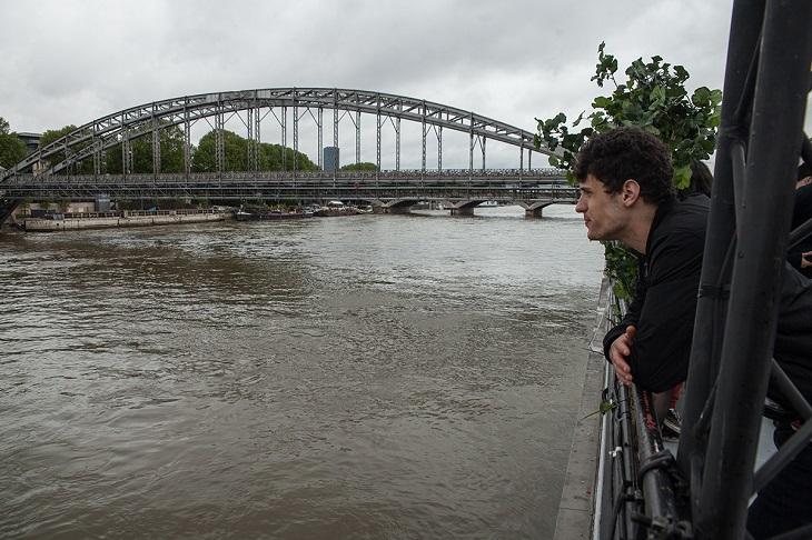 Vue sur la Seine, techno dans les oreilles