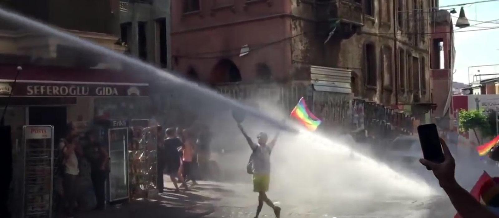 Lacrymos et canons à eaux : Nesrin raconte sa gay pride à Istanbul