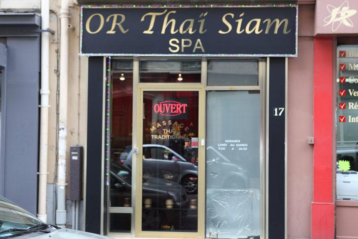 Les riverains n'aiment pas trop la devanture façon Quartier Rouge d'Or Thaï Sia