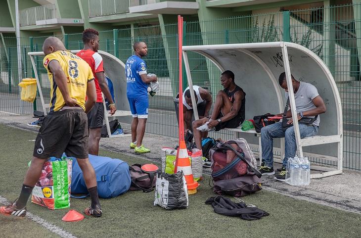 Lacer la chaussure gauche, toujours 