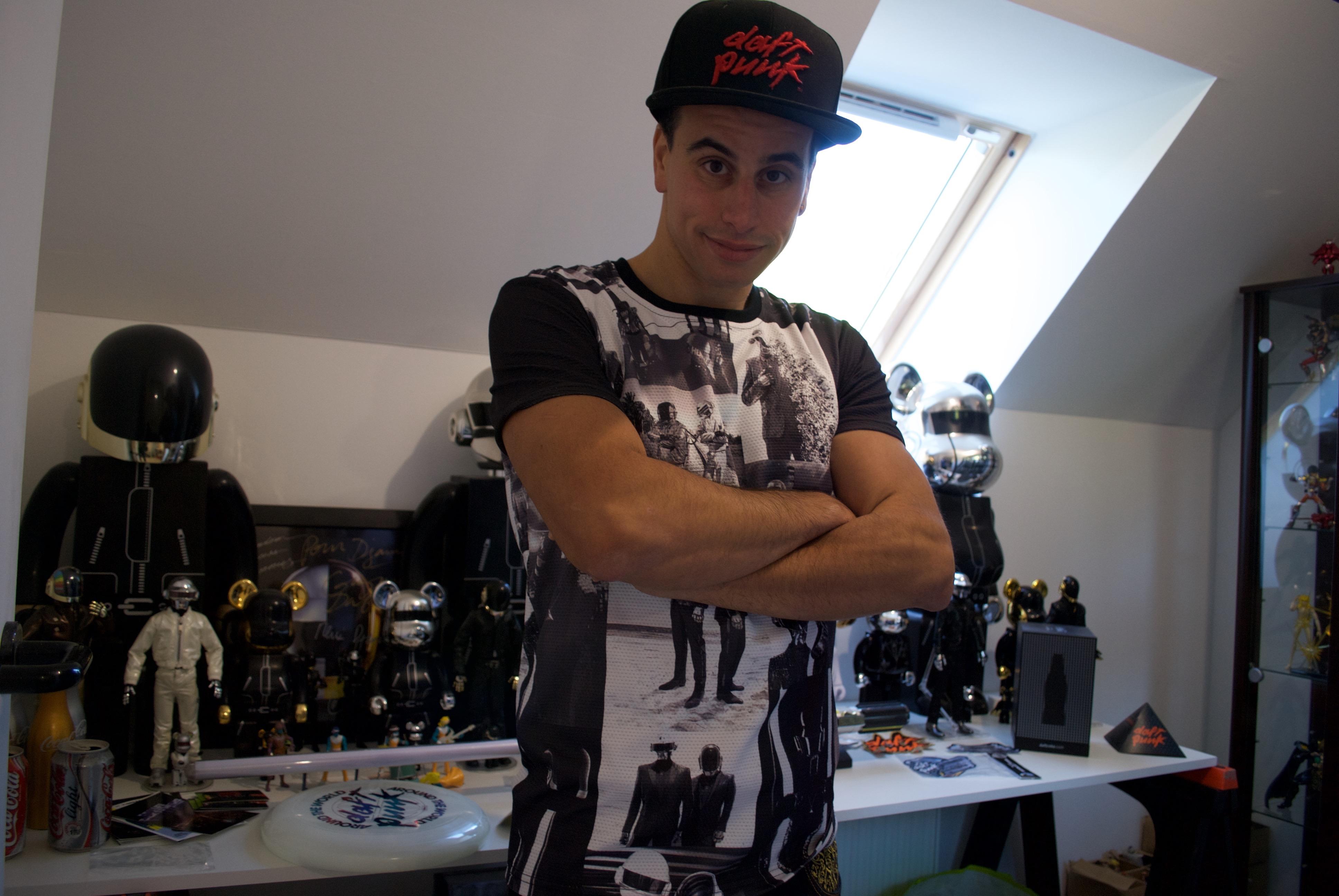 Dans son pavillon de Haute-Normandie, une salle est consacrée à sa collection Daft Pun