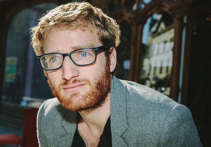 Gaultier Bès n'hésite pas à prendre la défense d’Alain de Benoist, « un homme au parcours très complexe »