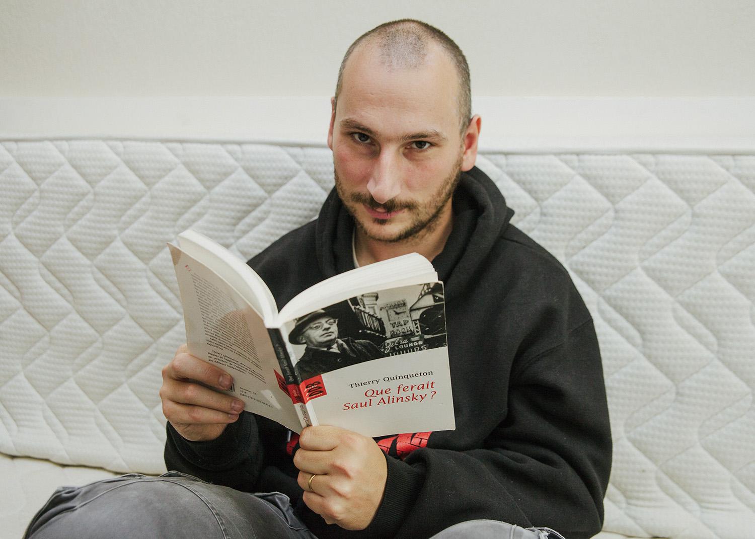 « Il n'y a pas d'ennemis de classe. Le flic, le curé, le patron, et même le facho sont des êtres humains. 