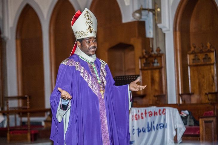 Messe dans l'église Saint-Rita