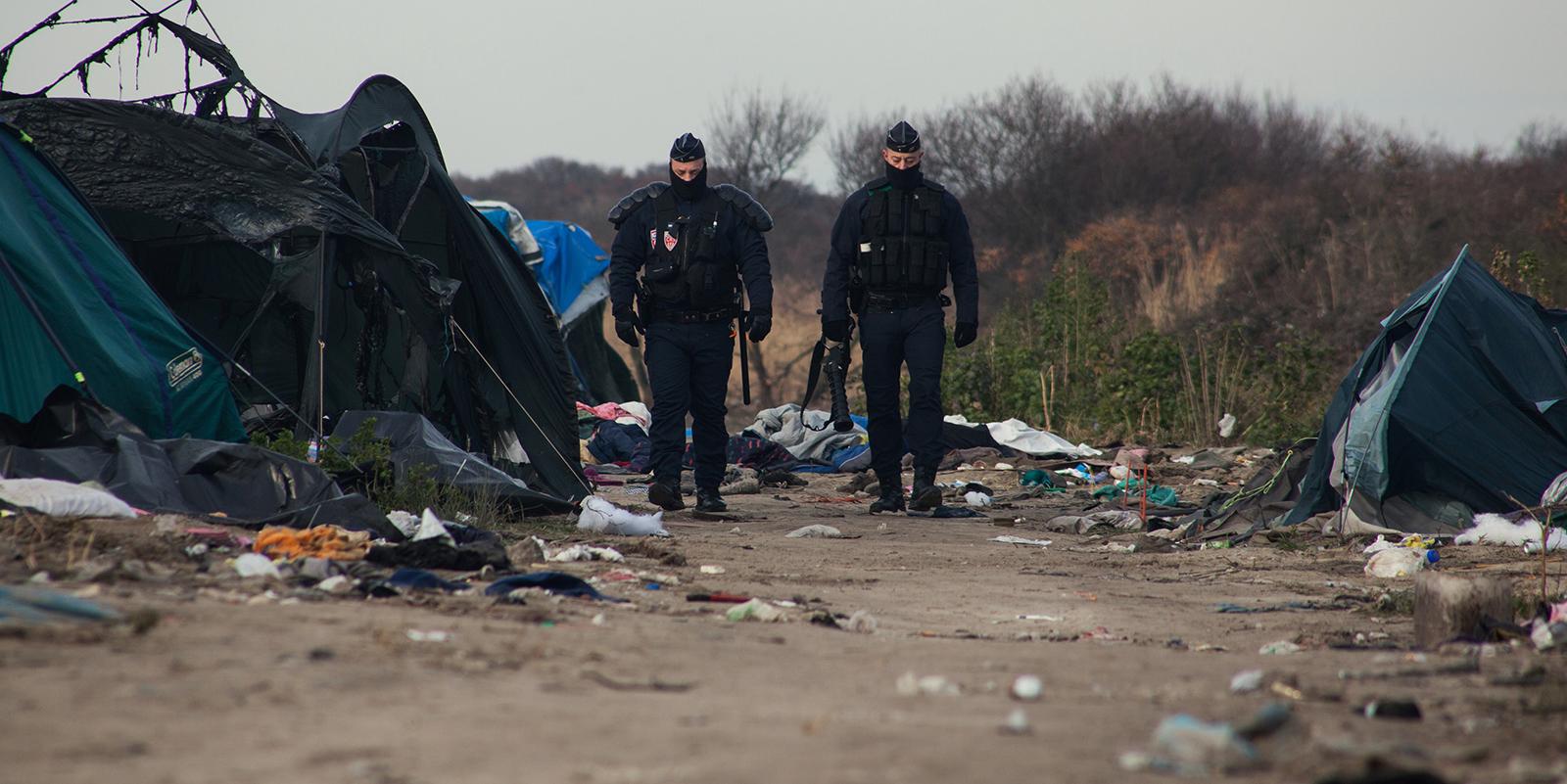 À Calais, les policiers dérapent, l’extrême droite ratonne et les migrants se fightent