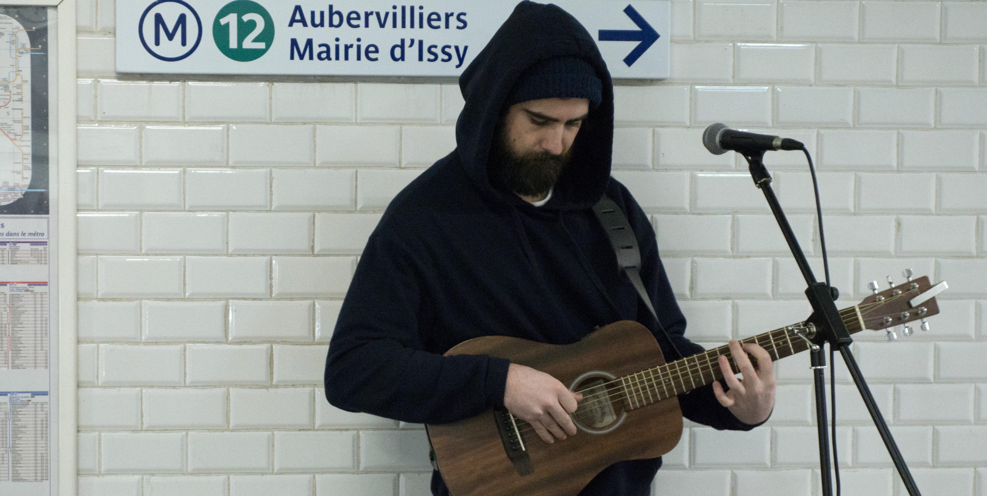 Hugo, élu meilleur chanteur du métro parisien