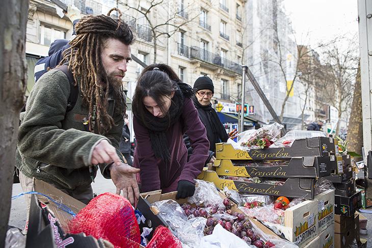 Mika connait les horaires où passer pour chacun des marchés du quartier